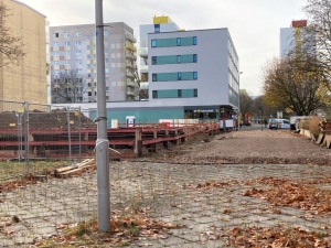 Blick auf die errichtete Baustraße auf der Baustelle