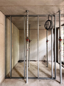 Innenausbau eines Hauses mit Errichtung von Trockenbauprofilen